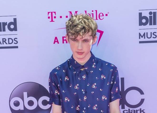 When did Troye Sivan come out as gay?