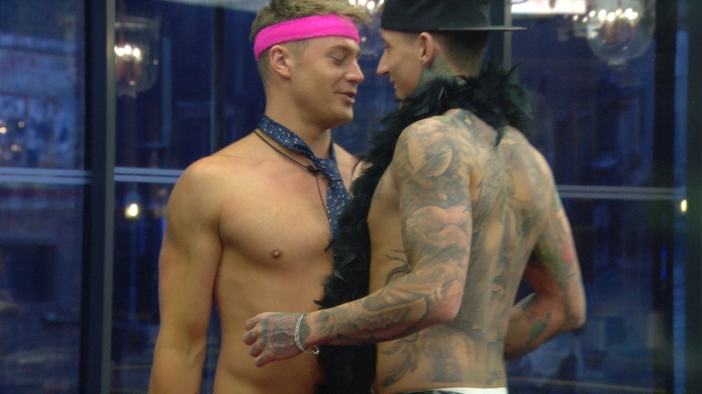 Austin powers through as Scotty T pulls out 4