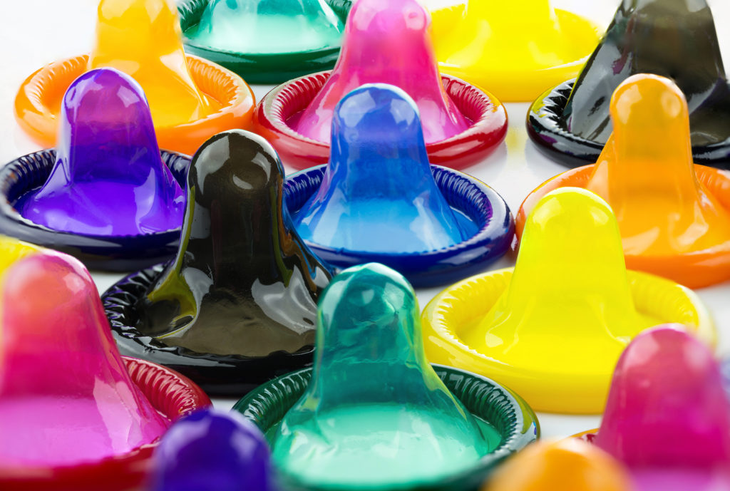 What is the best way to dispose of a condom? 2 What's the best way to dispose of condoms after use