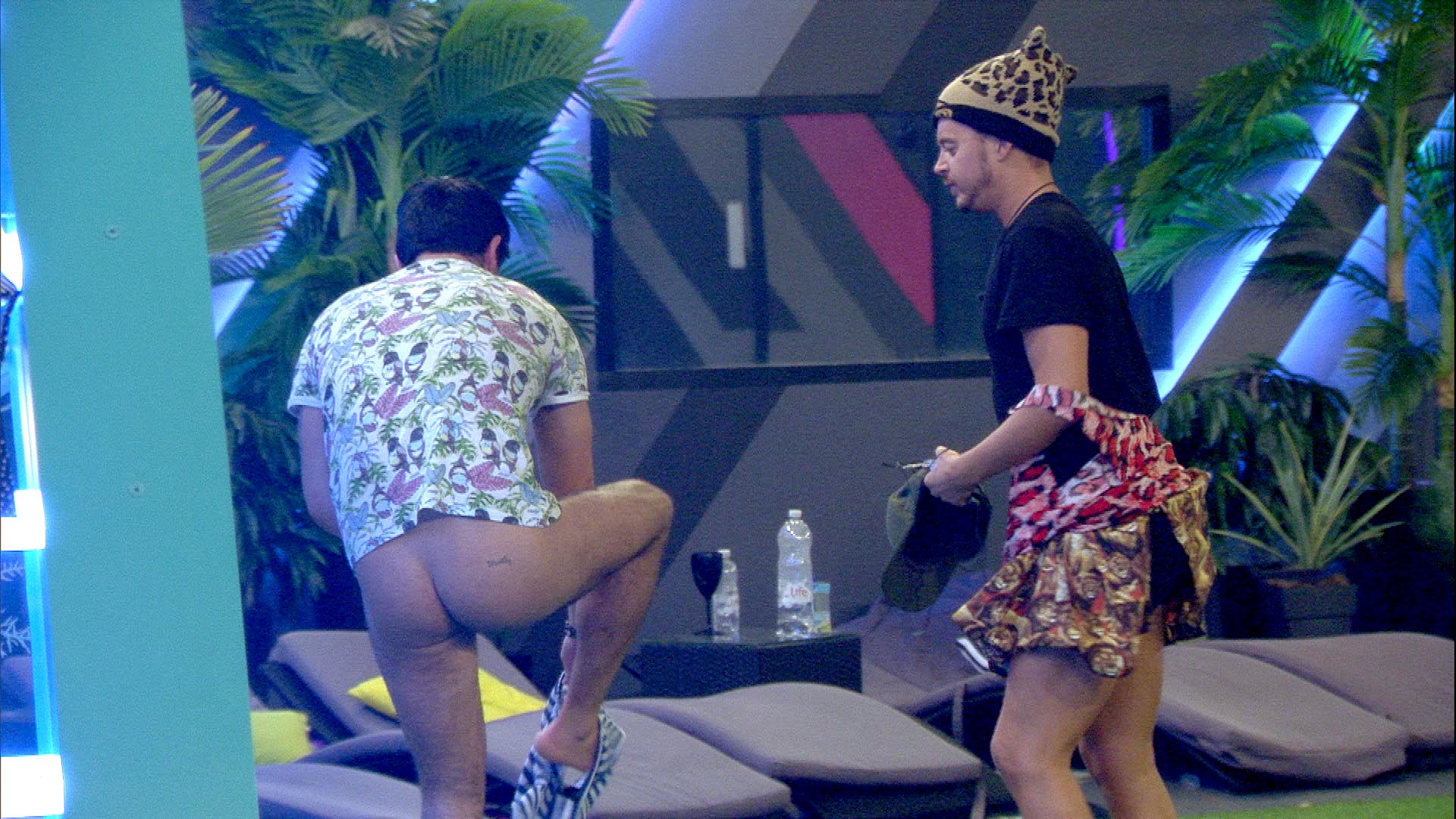 Ryan is furious that Hughie showed his willy to the other housemates 1