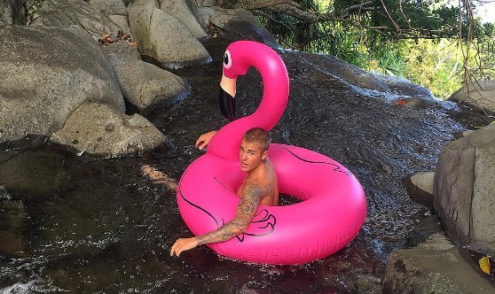 Justin Bieber gets naked