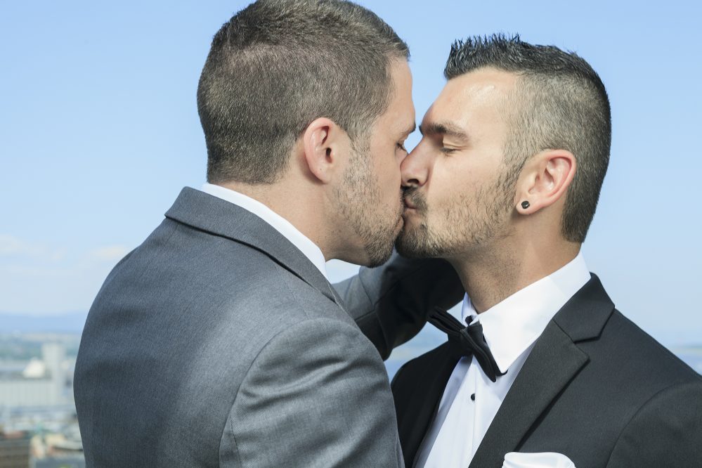 Gay guys kissing, gay marriage