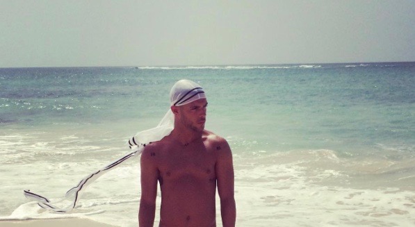 Big Brother’s Aaron Frew Shows Off New Holiday Snaps