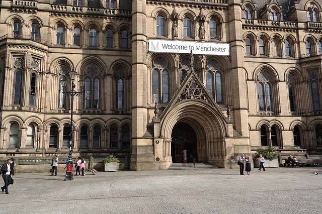 MANCHESTER BOMBING | There's going to be a vigil in Manchester this evening 2 Vigil to take place at Manchester's Albert Square