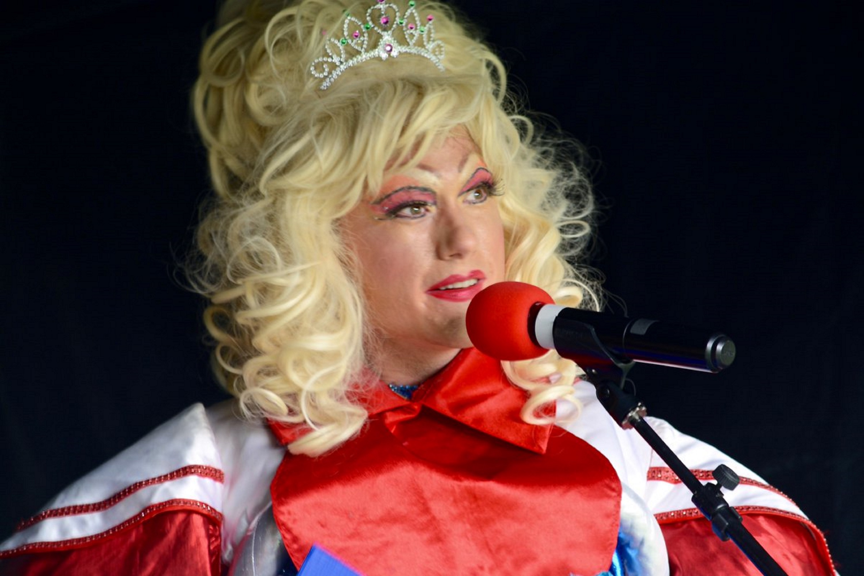 Meet the drag queen who isn't letting her disability get in the way 2