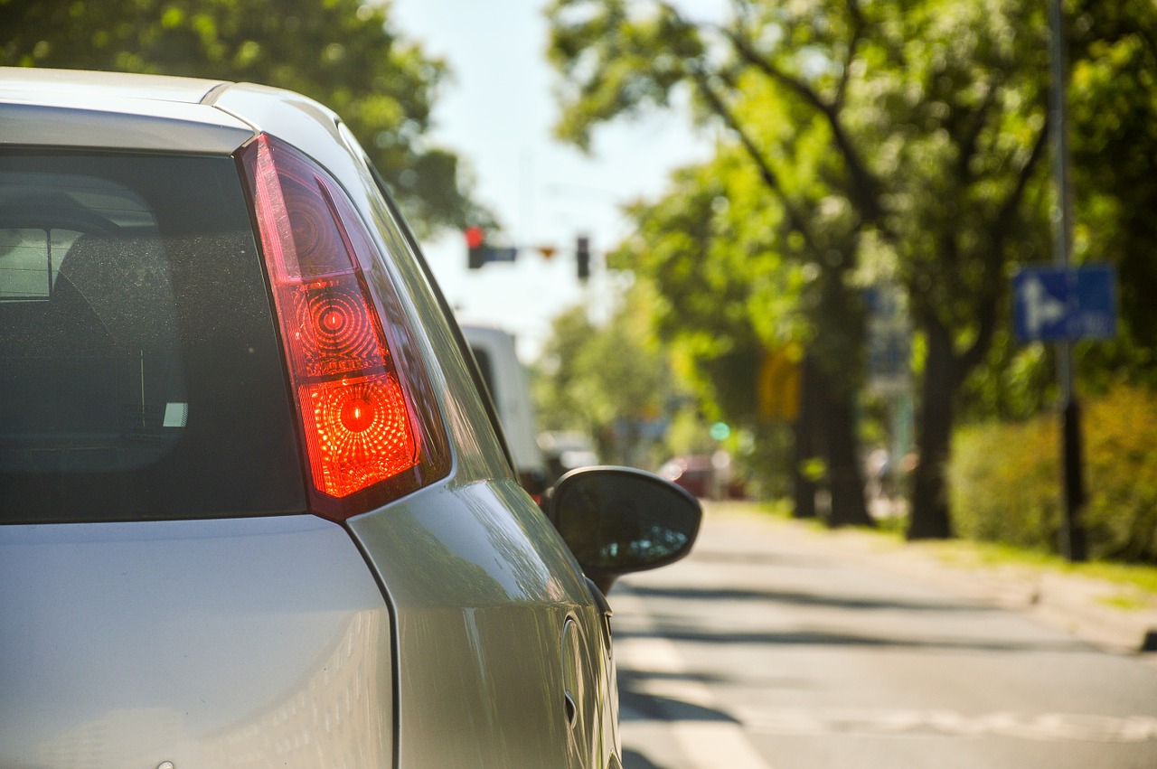 THE KNEE JERK | My driving is apparently "gay" 2