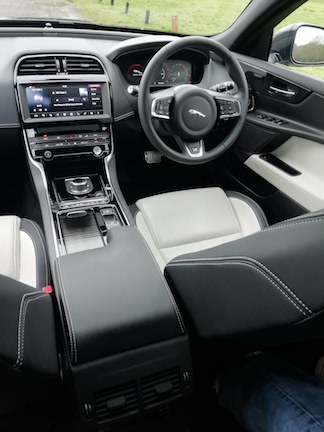 CAR REVIEW | Jaguar XE R-Sport, 2019 3