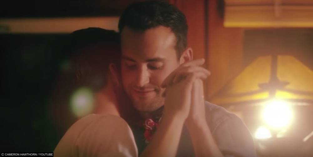 Hunky Country Music star comes out in new music vid 1